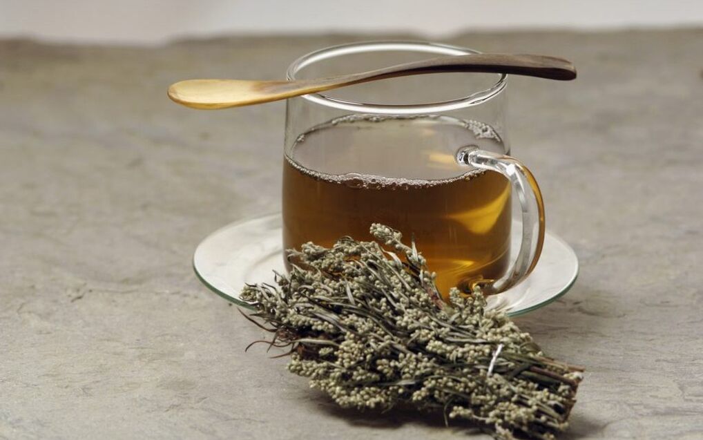 Nálev z paliny proti parazitom v tele